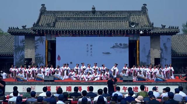 古镇过端午，安然得福禄。大锅粽子万人品，古镇端午活动多！